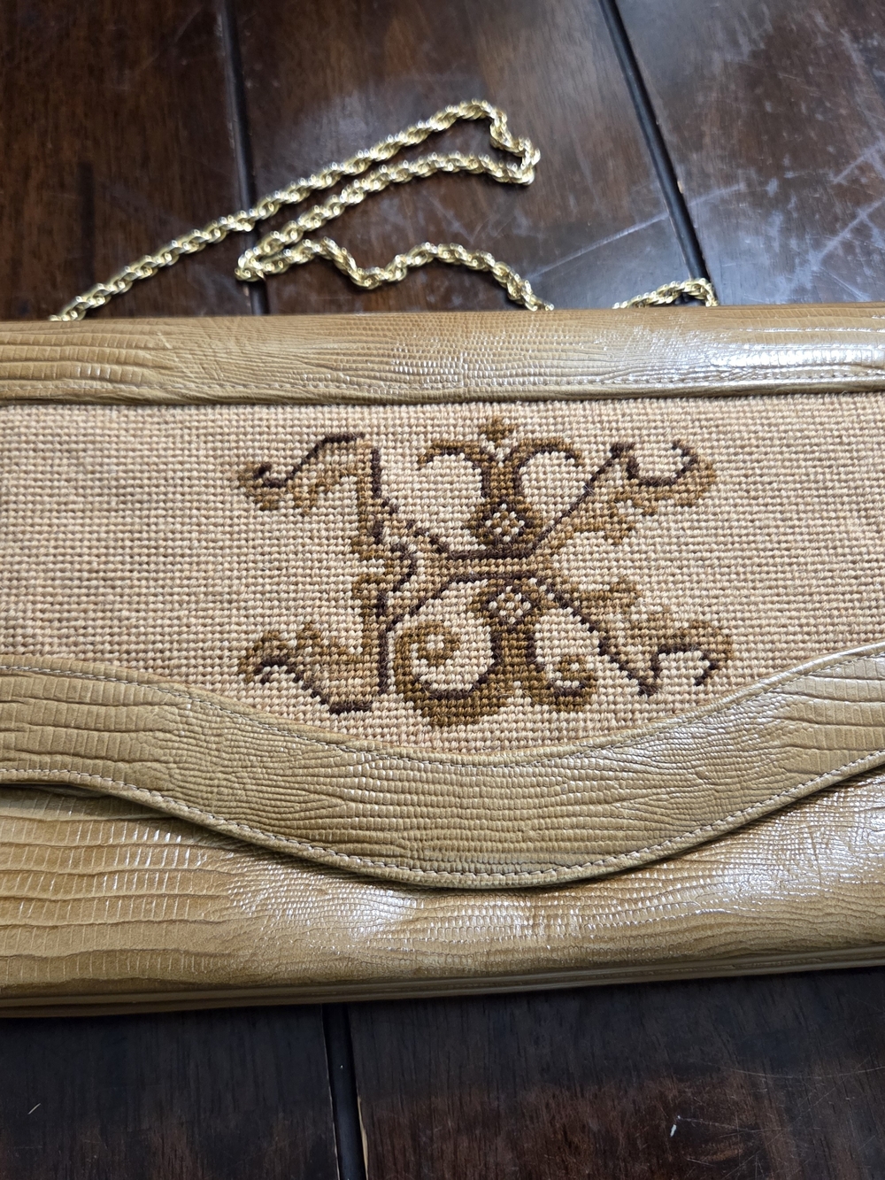 Vintage Tan Faux Lizard Needlepoint Clutch Purse Gold Chain Shoulder Bag